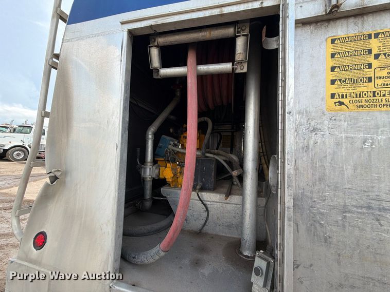 image for item EA7338 2015 Mack GU433 fuel truck