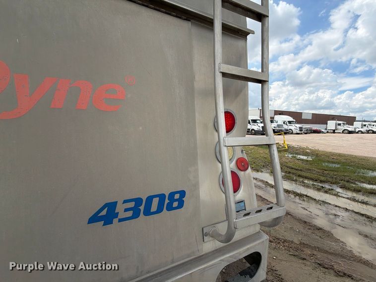 image for item EA7338 2015 Mack GU433 fuel truck