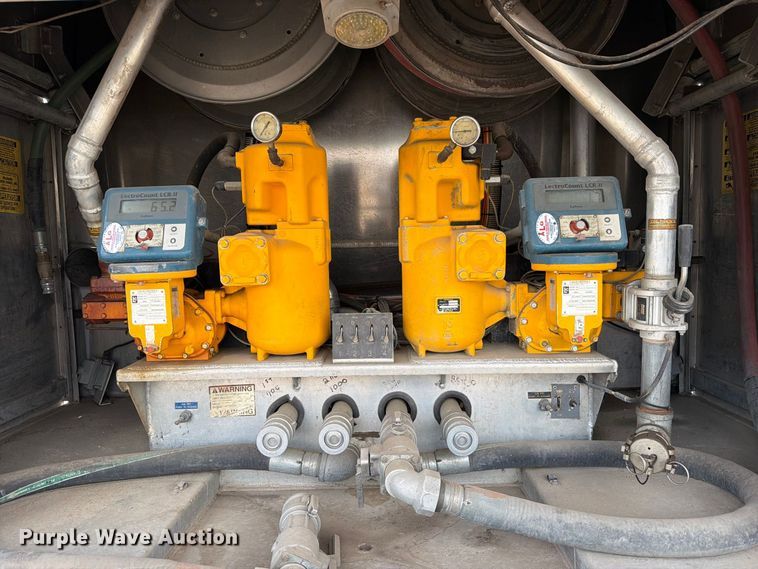 image for item EA7338 2015 Mack GU433 fuel truck