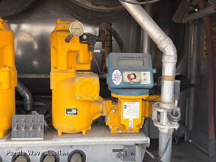 image for item EA7338 2015 Mack GU433 fuel truck