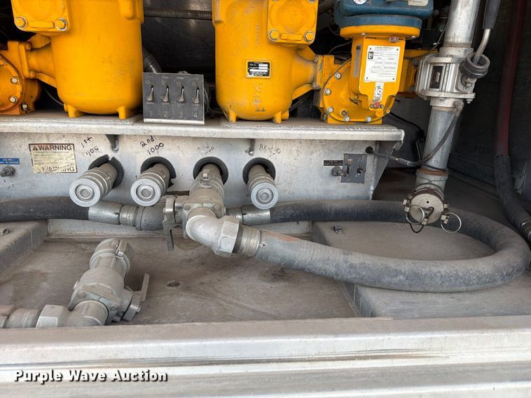 image for item EA7338 2015 Mack GU433 fuel truck