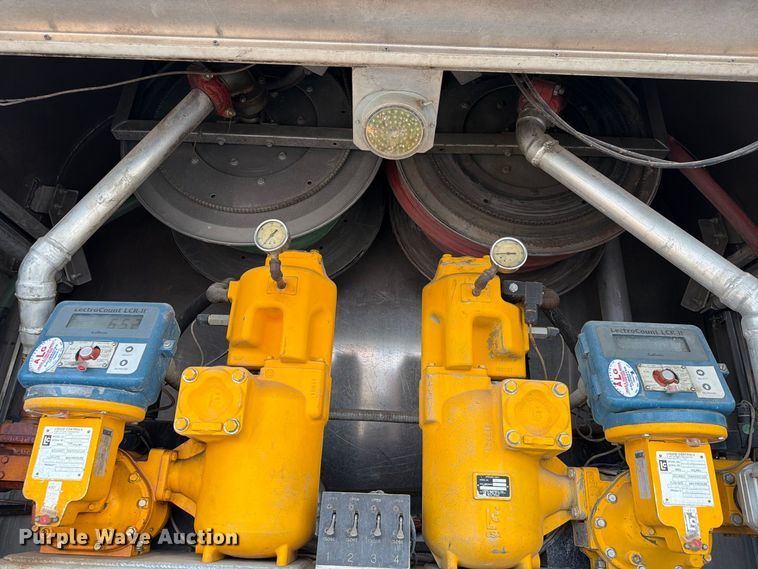 image for item EA7338 2015 Mack GU433 fuel truck