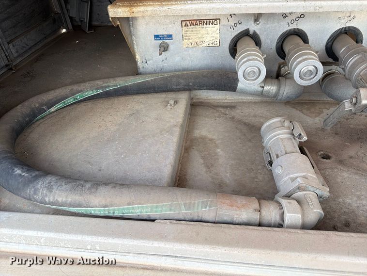 image for item EA7338 2015 Mack GU433 fuel truck