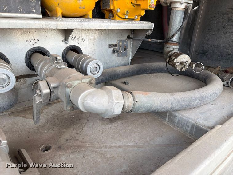 image for item EA7338 2015 Mack GU433 fuel truck