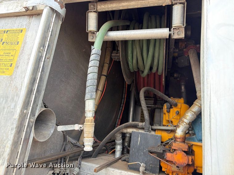 image for item EA7338 2015 Mack GU433 fuel truck