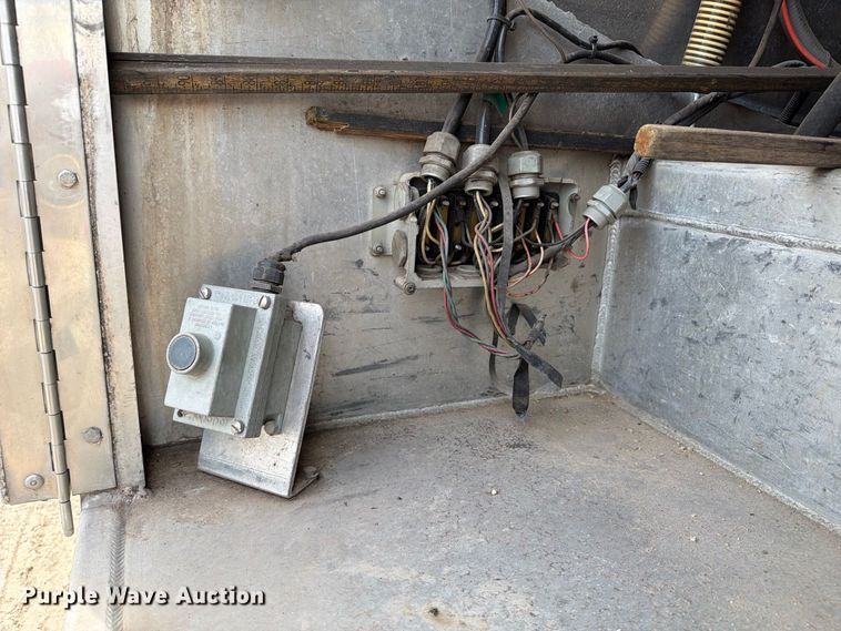 image for item EA7338 2015 Mack GU433 fuel truck