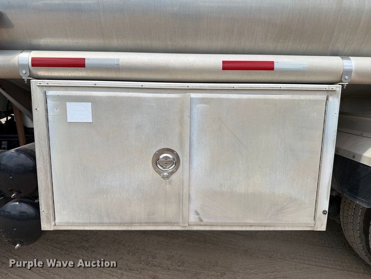 image for item EA7338 2015 Mack GU433 fuel truck
