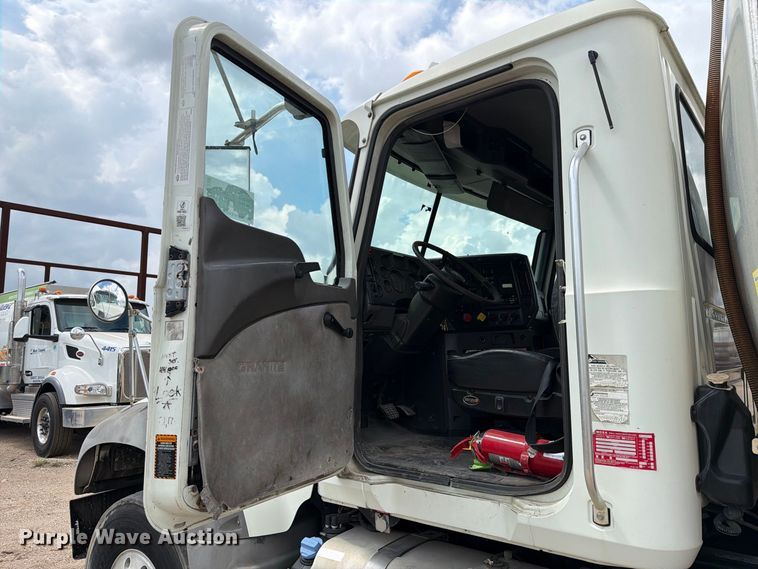 image for item EA7338 2015 Mack GU433 fuel truck