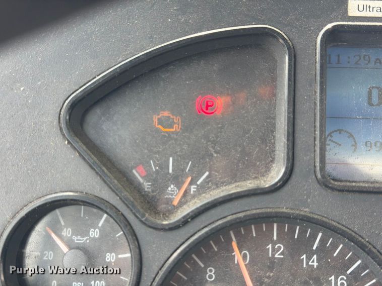 image for item EA7338 2015 Mack GU433 fuel truck