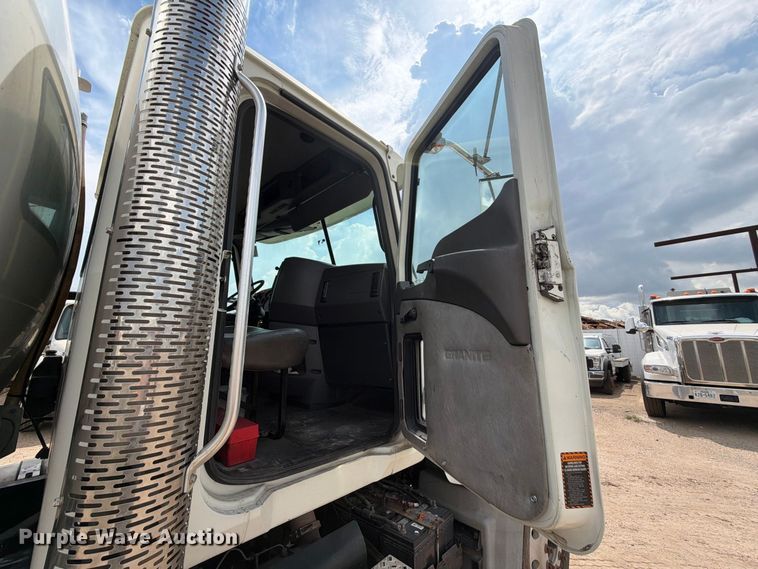 image for item EA7338 2015 Mack GU433 fuel truck