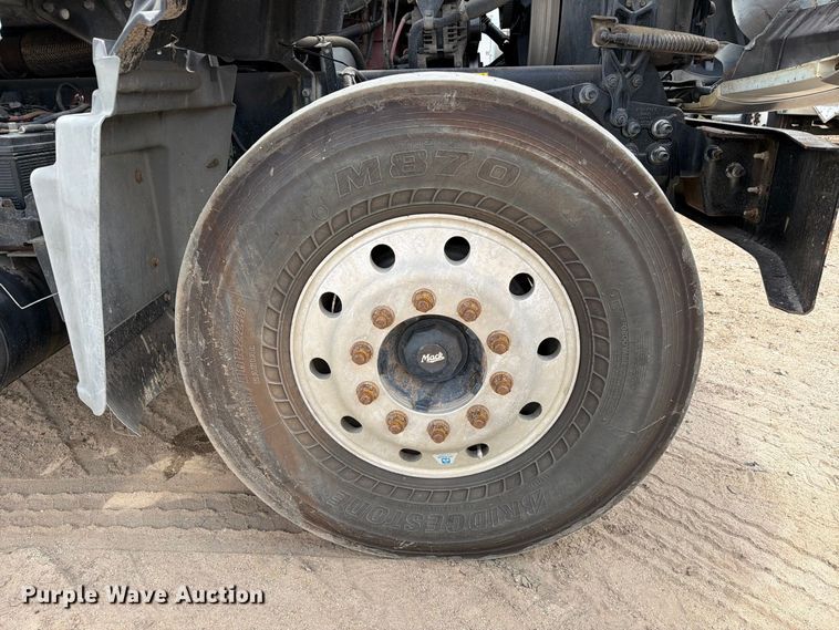 image for item EA7338 2015 Mack GU433 fuel truck