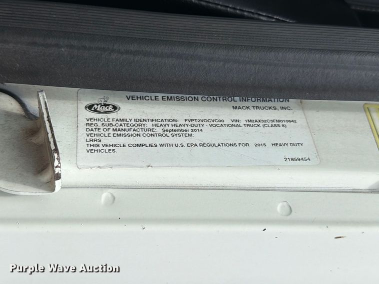 image for item EA7338 2015 Mack GU433 fuel truck
