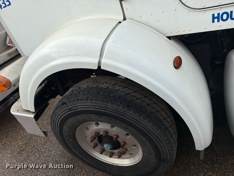 image for item EA7339 2011 Peterbilt 365 fuel truck