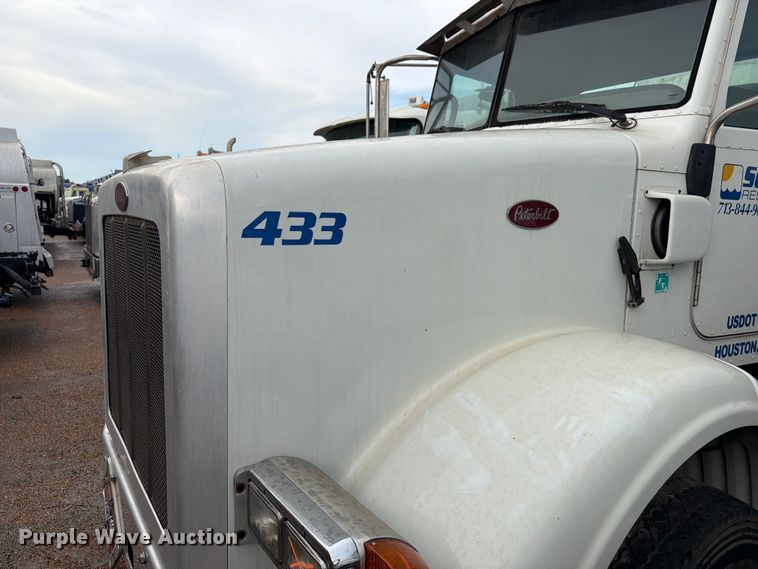 image for item EA7339 2011 Peterbilt 365 fuel truck