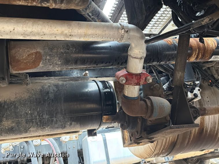 image for item EA7339 2011 Peterbilt 365 fuel truck