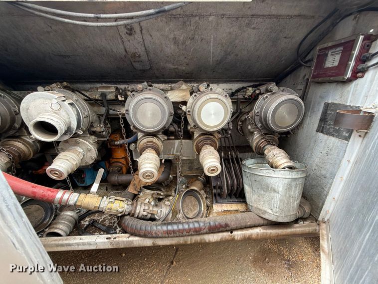 image for item EA7339 2011 Peterbilt 365 fuel truck