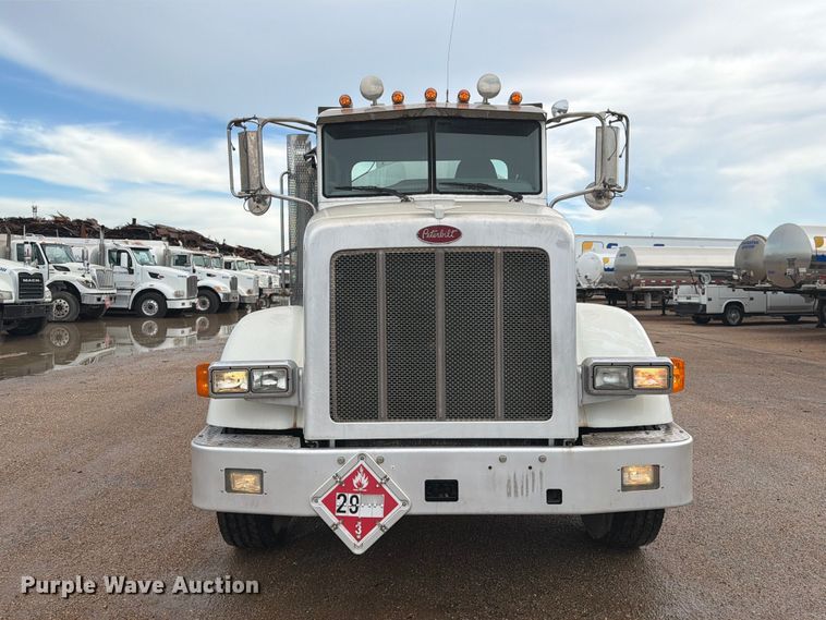 image for item EA7339 2011 Peterbilt 365 fuel truck