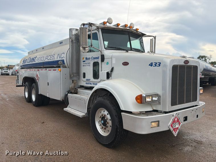 image for item EA7339 2011 Peterbilt 365 fuel truck