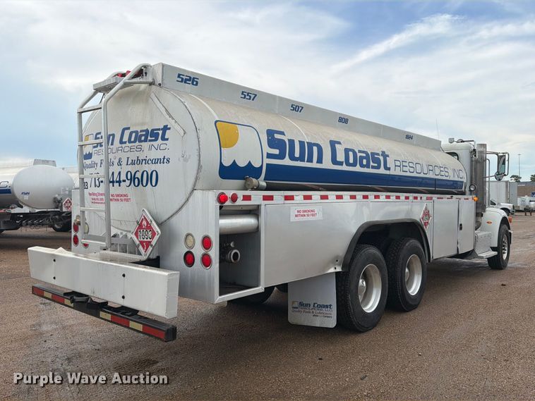 image for item EA7339 2011 Peterbilt 365 fuel truck