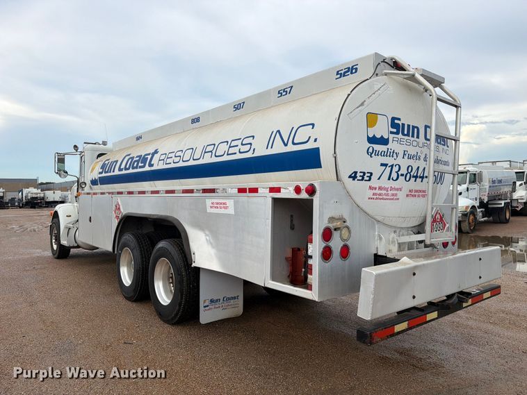 image for item EA7339 2011 Peterbilt 365 fuel truck