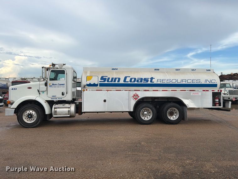 image for item EA7339 2011 Peterbilt 365 fuel truck