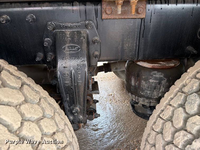 image for item EA7339 2011 Peterbilt 365 fuel truck