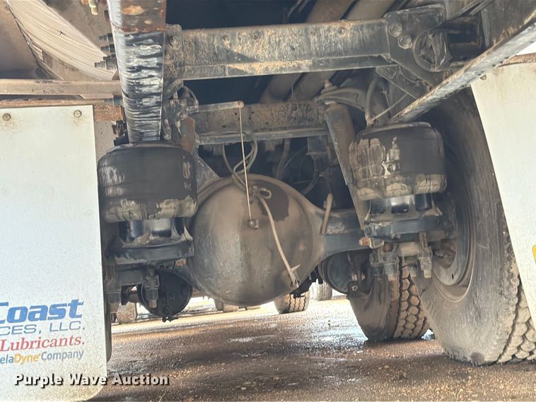 image for item EA7339 2011 Peterbilt 365 fuel truck