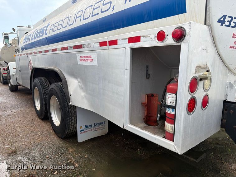 image for item EA7339 2011 Peterbilt 365 fuel truck