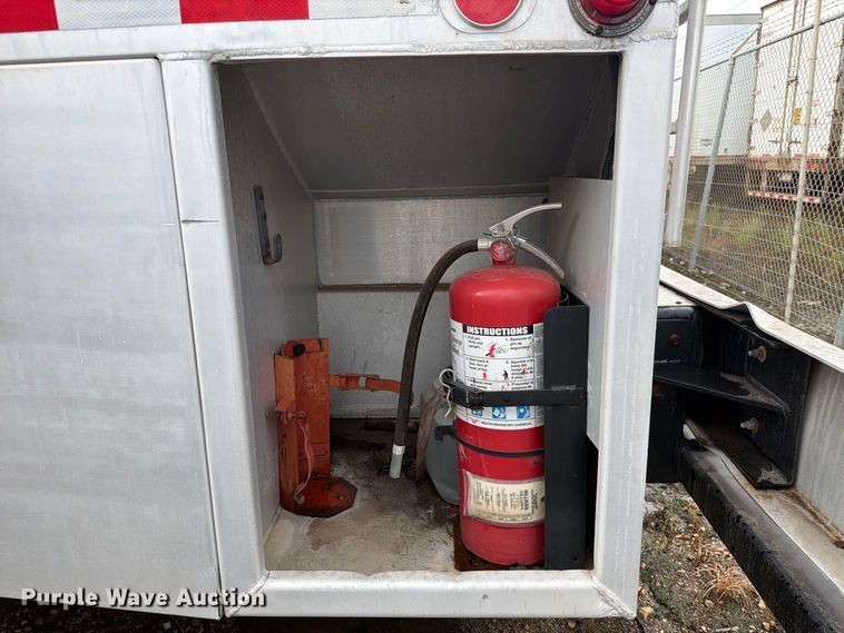 image for item EA7339 2011 Peterbilt 365 fuel truck