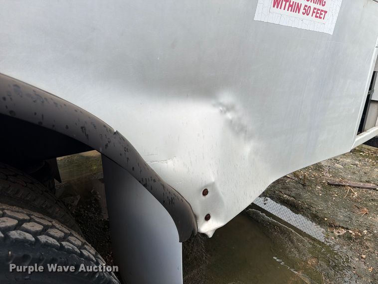 image for item EA7339 2011 Peterbilt 365 fuel truck