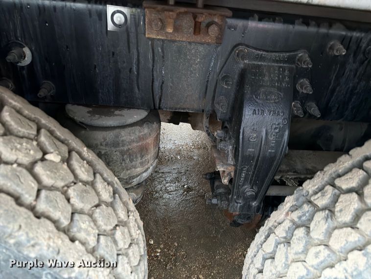 image for item EA7339 2011 Peterbilt 365 fuel truck