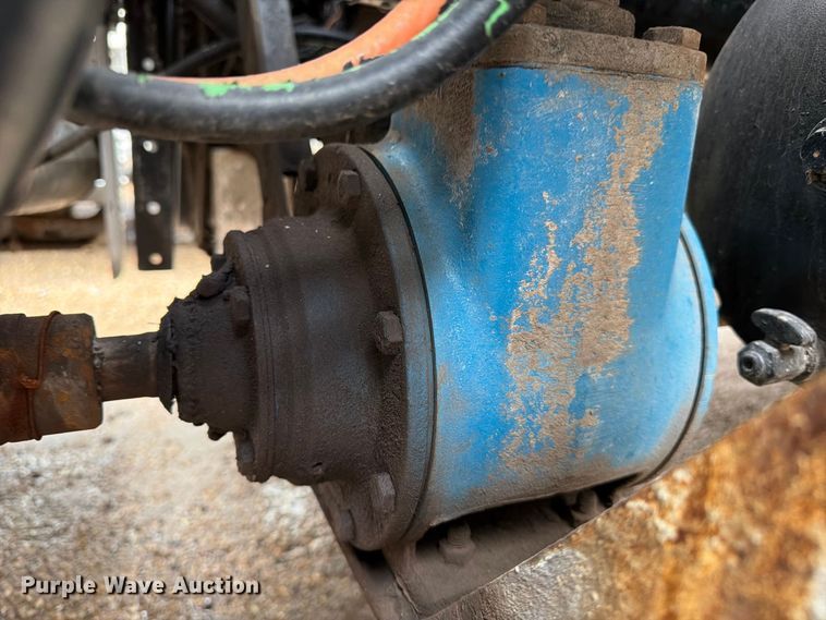 image for item EA7339 2011 Peterbilt 365 fuel truck