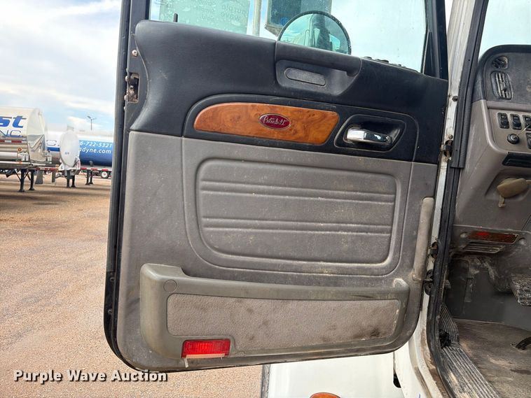 image for item EA7339 2011 Peterbilt 365 fuel truck