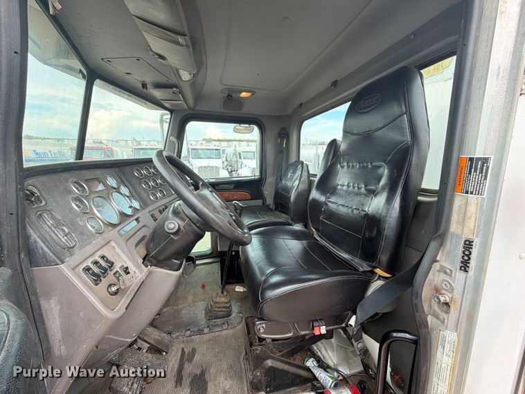 image for item EA7339 2011 Peterbilt 365 fuel truck