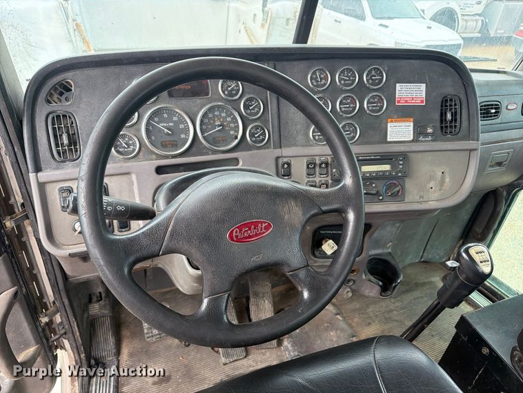 image for item EA7339 2011 Peterbilt 365 fuel truck
