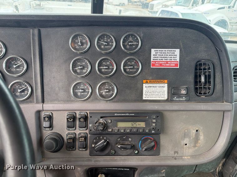 image for item EA7339 2011 Peterbilt 365 fuel truck