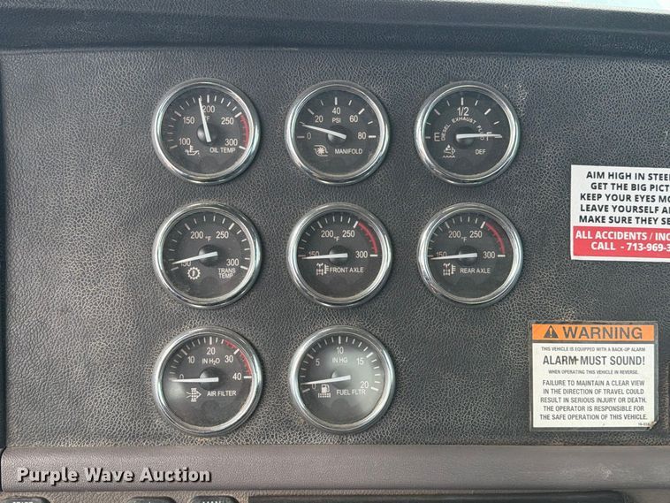 image for item EA7339 2011 Peterbilt 365 fuel truck