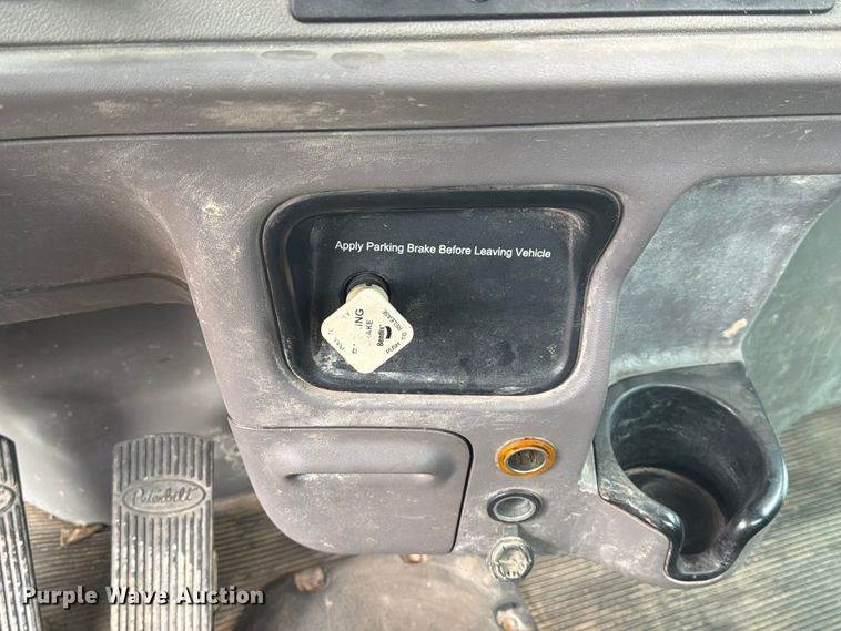 image for item EA7339 2011 Peterbilt 365 fuel truck