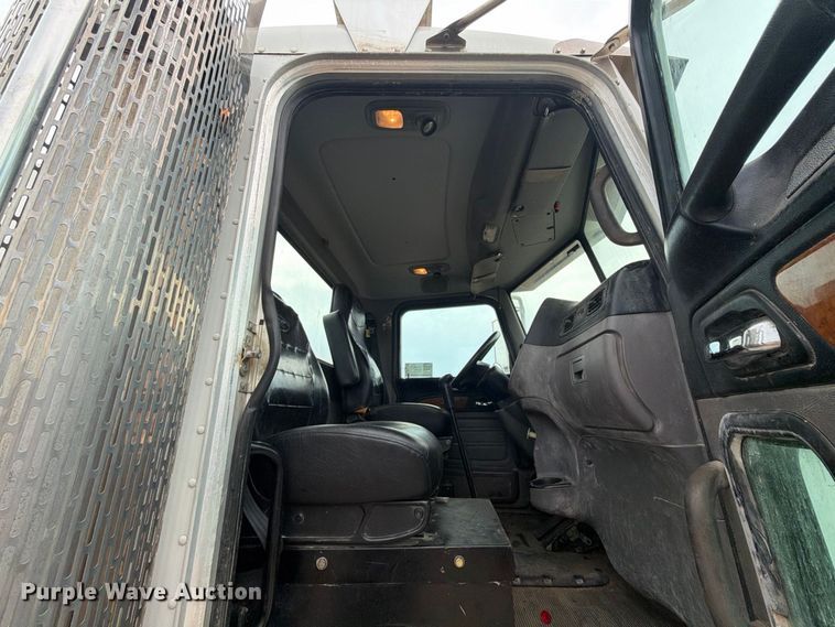 image for item EA7339 2011 Peterbilt 365 fuel truck