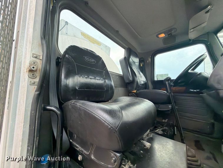 image for item EA7339 2011 Peterbilt 365 fuel truck