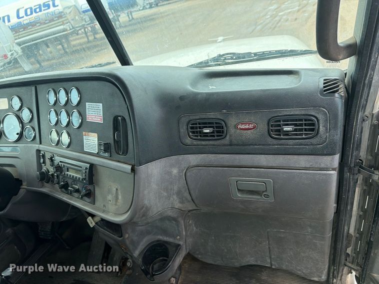 image for item EA7339 2011 Peterbilt 365 fuel truck