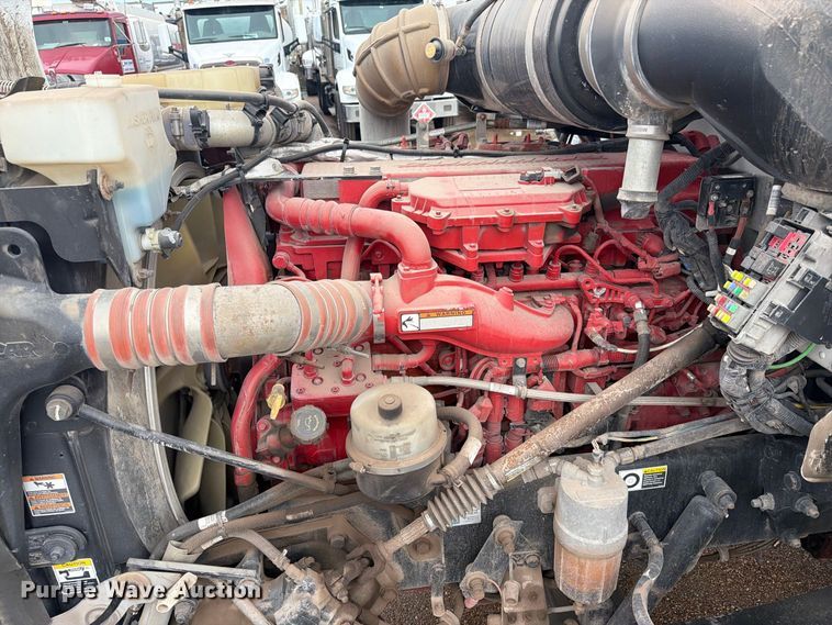 image for item EA7339 2011 Peterbilt 365 fuel truck