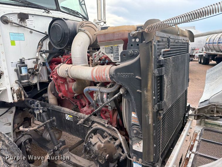 image for item EA7339 2011 Peterbilt 365 fuel truck
