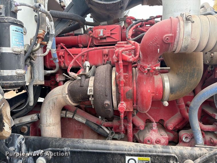 image for item EA7339 2011 Peterbilt 365 fuel truck