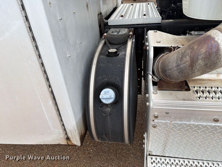image for item EA7339 2011 Peterbilt 365 fuel truck