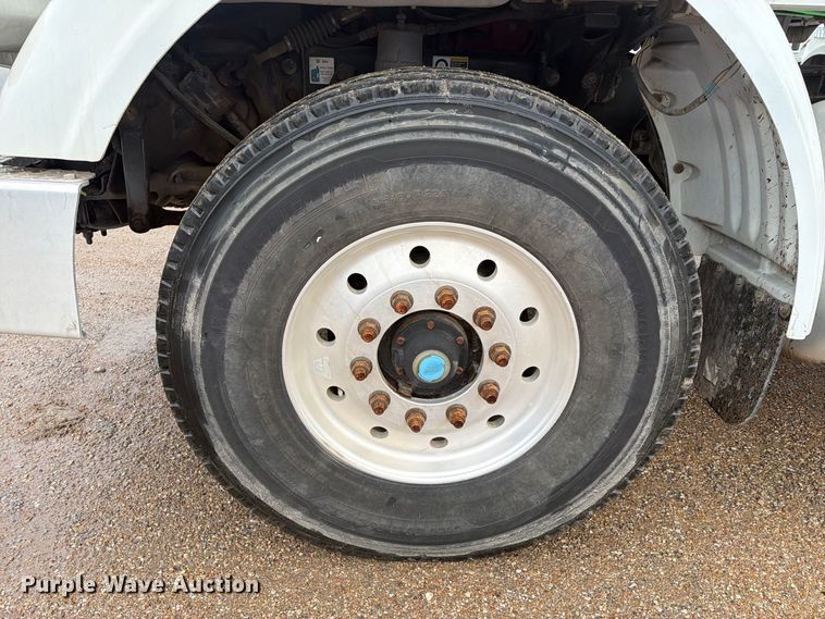 image for item EA7339 2011 Peterbilt 365 fuel truck
