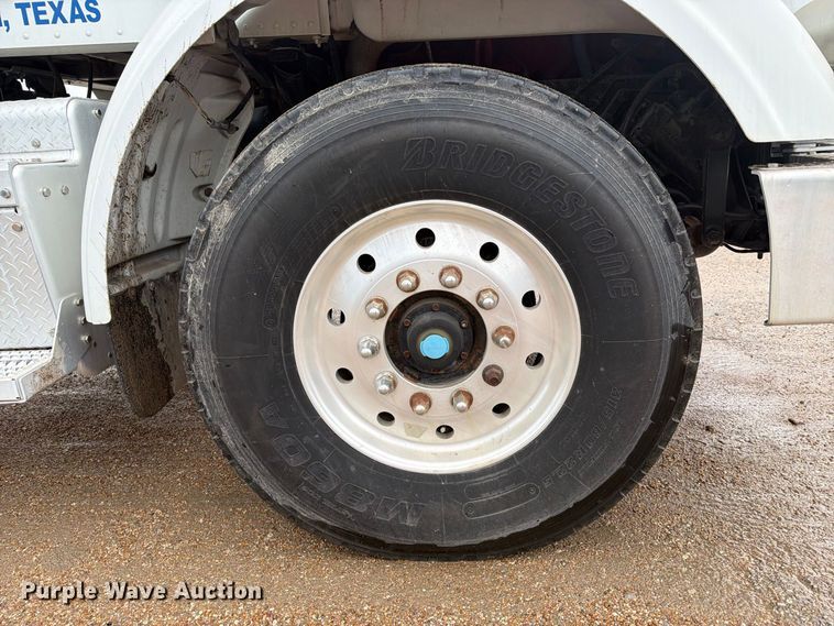 image for item EA7339 2011 Peterbilt 365 fuel truck