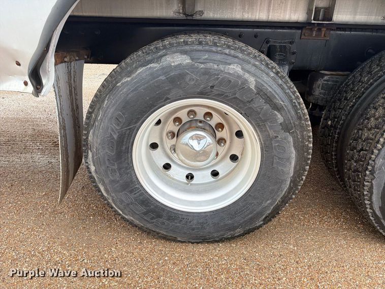 image for item EA7339 2011 Peterbilt 365 fuel truck