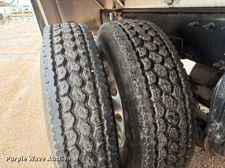 image for item EA7339 2011 Peterbilt 365 fuel truck