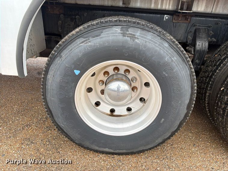 image for item EA7339 2011 Peterbilt 365 fuel truck